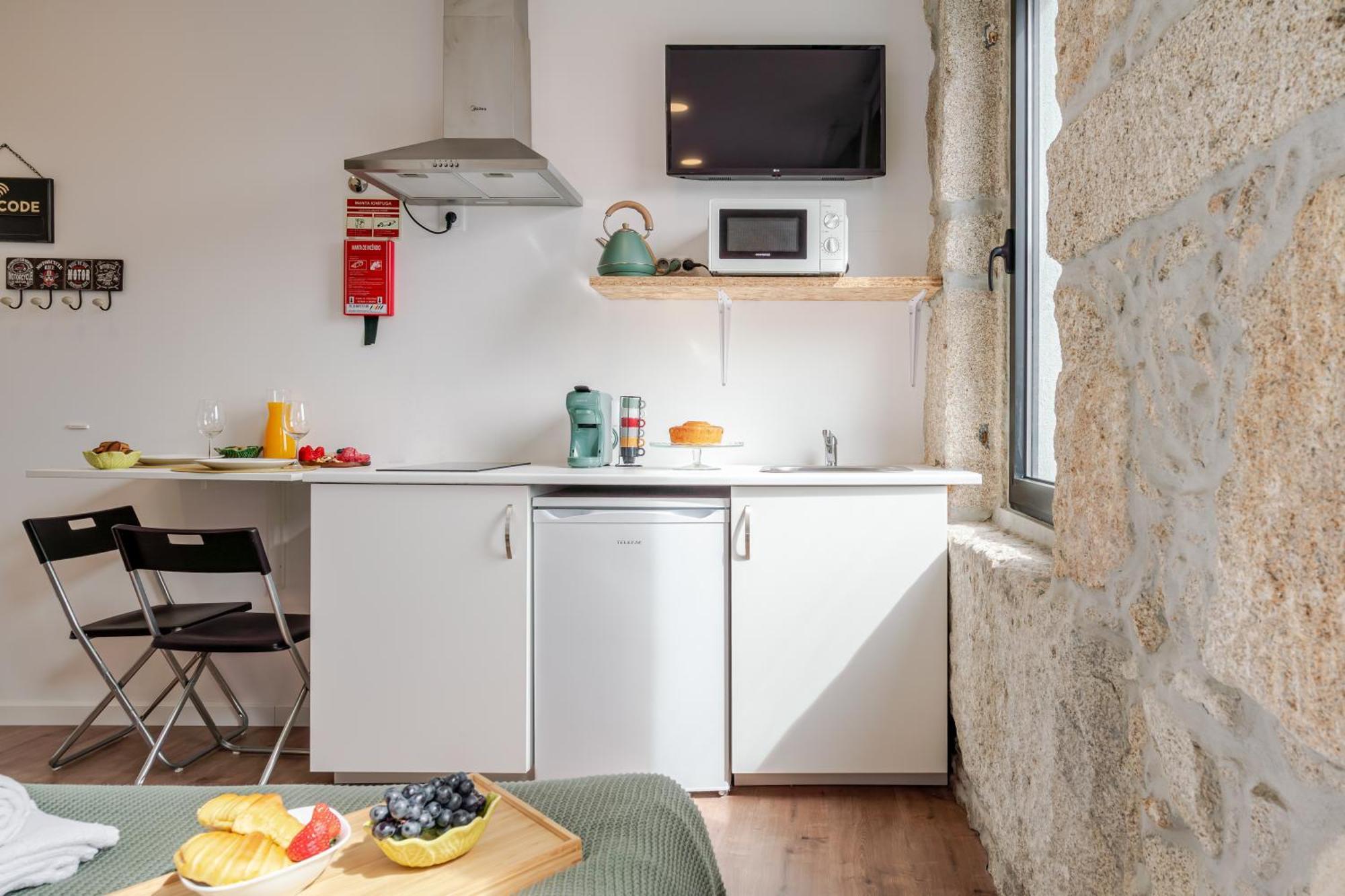Apartment Hostwise - Stylish Sunny Flats